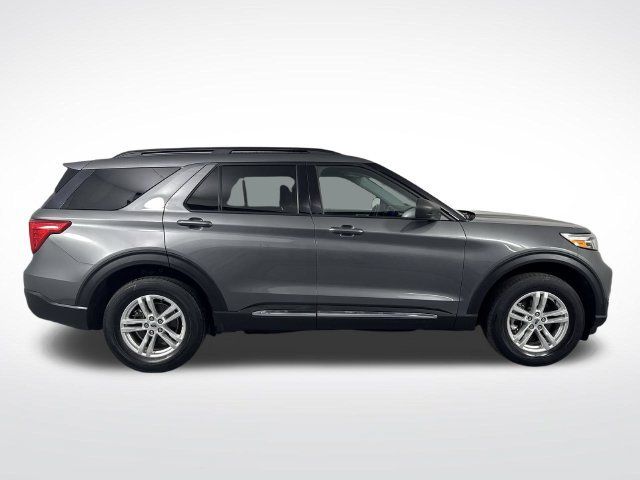 Used 2023 Ford Explorer XLT w/ Equipment Group 202A AWD/4WD image 37