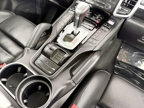 Used 2017 Porsche Cayenne Platinum Edition AWD/4WD image 64