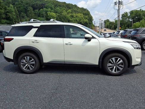Used 2024 Nissan Pathfinder SL AWD/4WD image 11