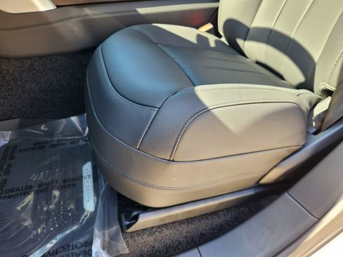 New 2026 Land Rover Range Rover SE AWD/4WD image 16