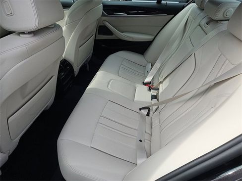 Used 2022 BMW 530i xDrive w/ Premium Package image 35