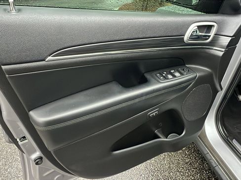 Used 2019 Jeep Grand Cherokee Limited image 14