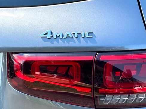 Used 2021 Mercedes-Benz GLB 250 4MATIC image 12