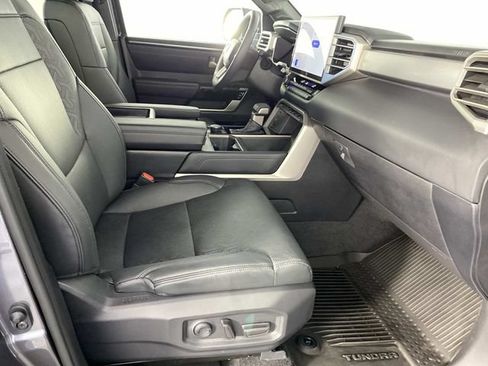 Used 2025 Toyota Tundra Limited AWD/4WD image 9