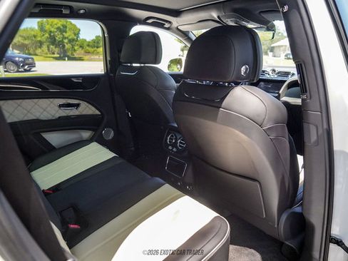 Used 2021 Bentley Bentayga image 73