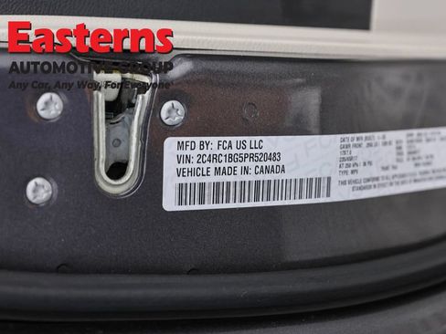 Used 2023 Chrysler Pacifica Touring-L FWD image 36