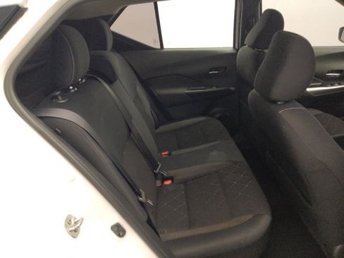 Used 2018 Nissan Kicks SV w/ Exterior Electronics Package FWD image 19