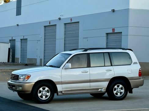 Used 2000 Toyota Land Cruiser w/ Convenience Pkg AWD/4WD image 21