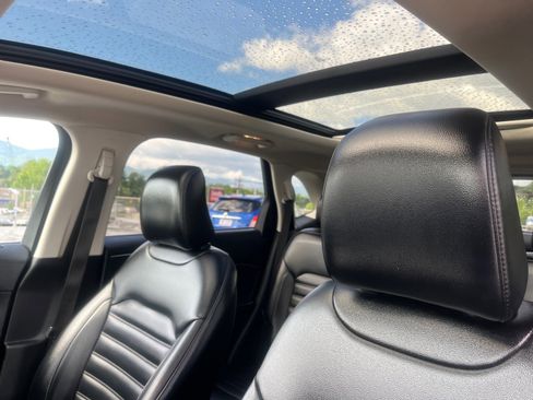 Used 2021 Ford Edge SEL w/ Convenience Package AWD/4WD image 7