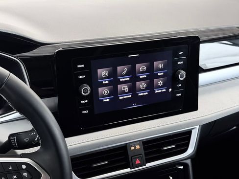 Used 2025 Volkswagen Taos SE image 17