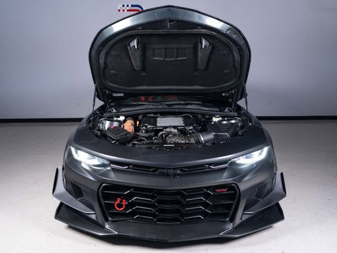 Used 2018 Chevrolet Camaro SS RWD image 38