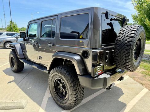 Used 2018 Jeep Wrangler Unlimited Sahara w/ Max Tow Package AWD/4WD image 6