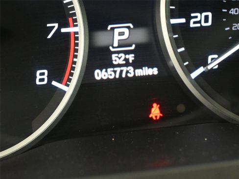 Used 2017 Acura RDX AWD w/ Advance Package image 3