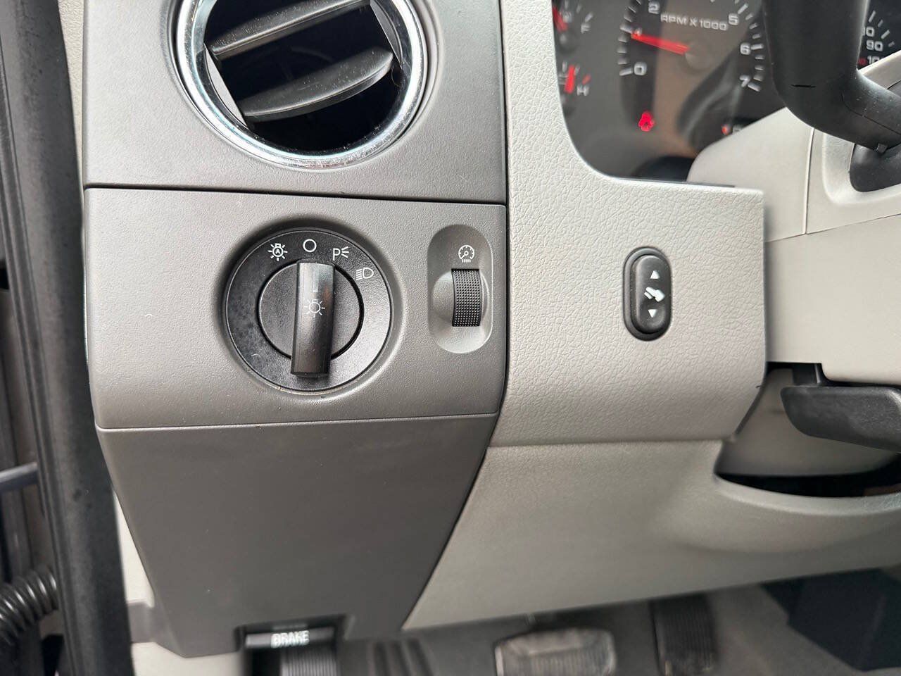 Used 2004 Ford F150 XLT RWD image 21