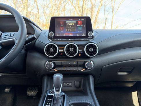 Used 2025 Nissan Sentra SV image 17