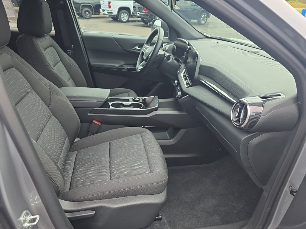 Used 2026 Chevrolet Equinox LT AWD/4WD image 22