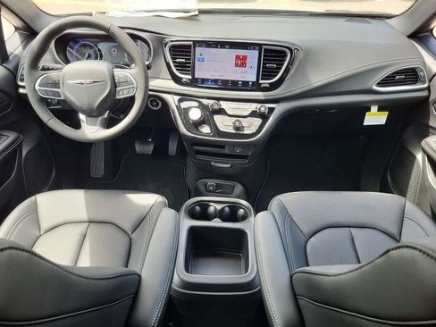 New 2026 Chrysler Pacifica Select FWD image 18