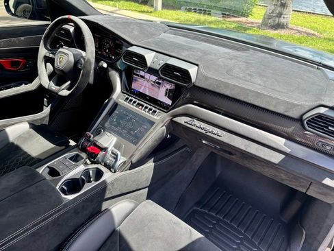 Used 2024 Lamborghini Urus Performante AWD/4WD image 25