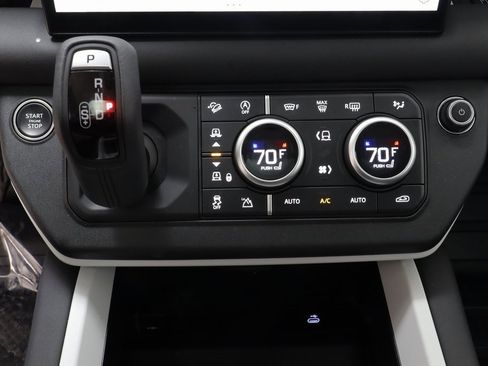 Used 2025 Land Rover Defender 110 S image 13
