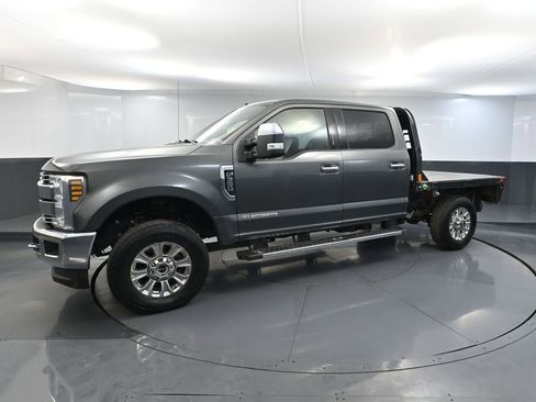 Used 2019 Ford F350 Lariat w/ Chrome Package image 12