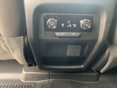Used 2025 Chevrolet Traverse LT w/ Driver Confidence Package FWD image 21