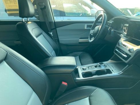Used 2023 Ford Explorer XLT w/ Equipment Group 202A AWD/4WD image 7