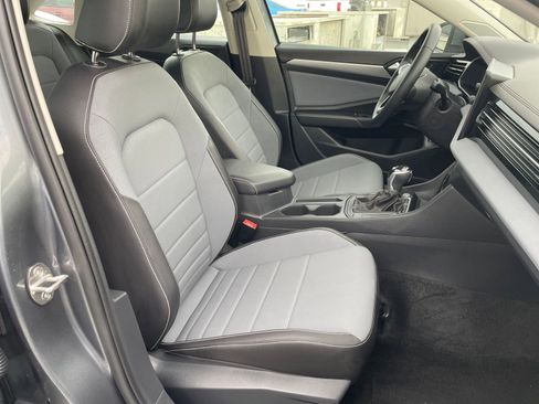 Used 2025 Volkswagen Jetta SE image 37