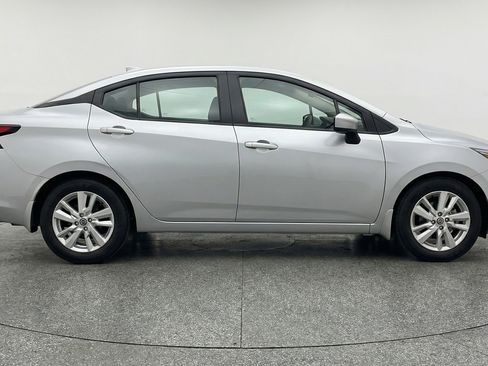 Used 2025 Nissan Versa SV FWD image 11