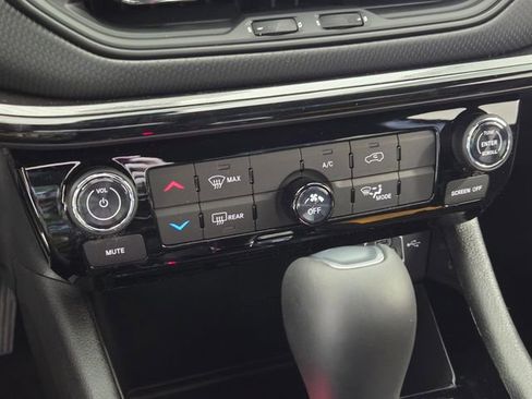 New 2026 Jeep Compass Latitude image 19