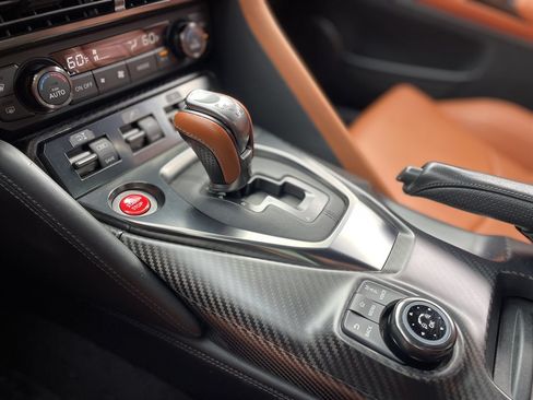 Used 2020 Nissan GT-R Premium w/ Premium Interior Package AWD/4WD image 32