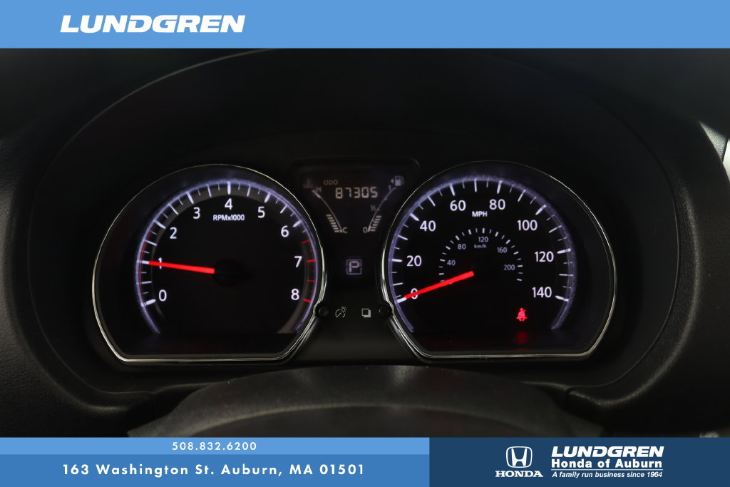 Used 2016 Nissan Versa SV FWD image 4