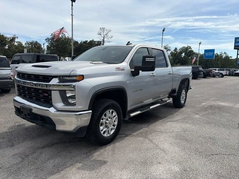 Used 2021 Chevrolet Silverado 2500 LT AWD/4WD image 3