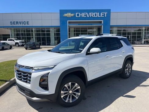 New 2026 Chevrolet Equinox LT w/ Convenience Package II FWD image 2