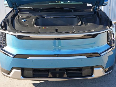 Used 2024 Kia EV9 Land image 8