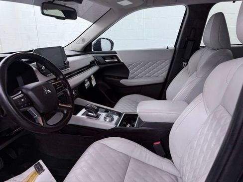 Used 2024 Mitsubishi Outlander SEL AWD/4WD image 16