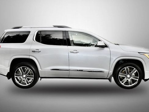 Used 2019 GMC Acadia Denali w/ Technology Package AWD/4WD image 9