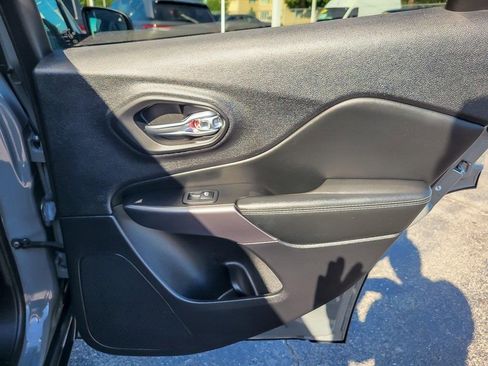 Certified 2022 Jeep Cherokee Latitude Lux w/ Mopar Interior Package image 21