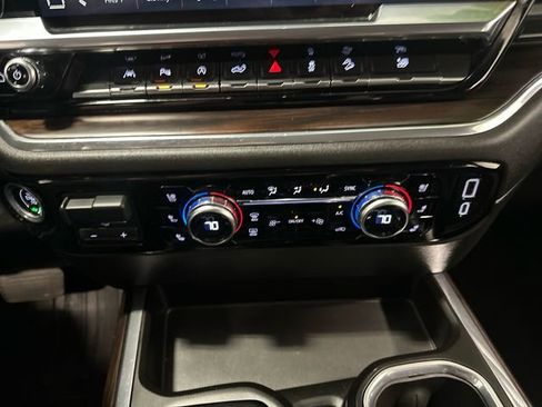 Used 2023 GMC Sierra 1500 SLT w/ SLT Premium Plus Package AWD/4WD image 22