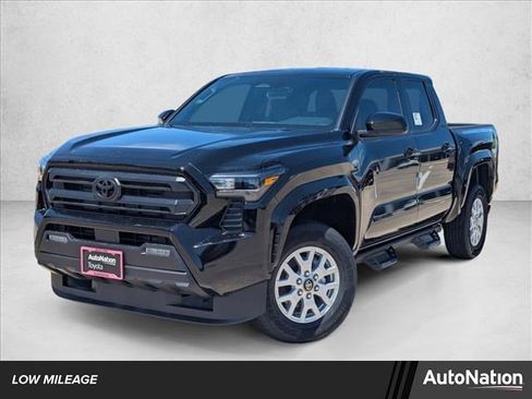 Used 2025 Toyota Tacoma SR5 image 1