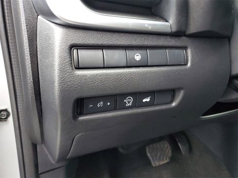 Used 2025 Nissan Rogue SV image 9