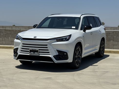 New 2026 Lexus TX 500h AWD image 4