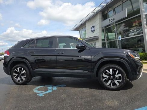 Used 2023 Volkswagen Atlas Cross Sport SE AWD/4WD image 1