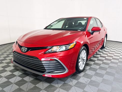 Used 2023 Toyota Camry LE w/ Convenience Package FWD image 7