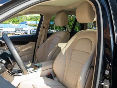 Used 2021 Mercedes-Benz GLC 300 4MATIC image 18