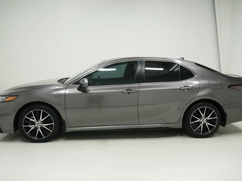 Used 2023 Toyota Camry SE w/ Convenience Package FWD image 7