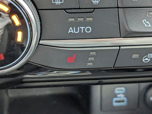 Used 2022 Ford Escape SE w/ Cold Weather Package image 22