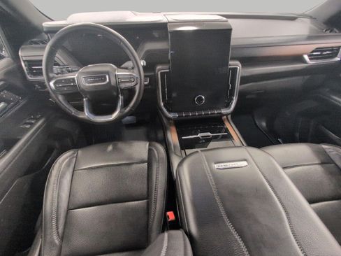 Used 2025 GMC Yukon XL Denali AWD/4WD image 7