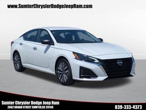 Used 2025 Nissan Altima 2.5 SV FWD image 1