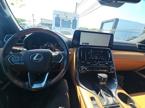 Used 2023 Lexus LX 600 4WD w/ Appearance Package image 9