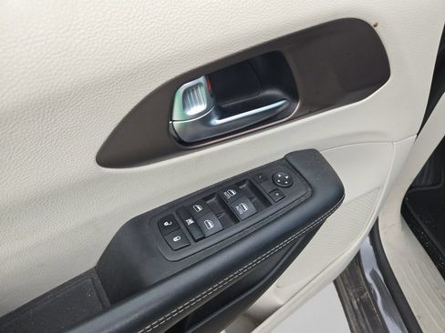 Used 2023 Chrysler Voyager LX FWD image 19